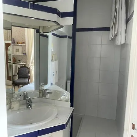 Bed & Breakfast Luxury Apartments Near The Eiffel Tower