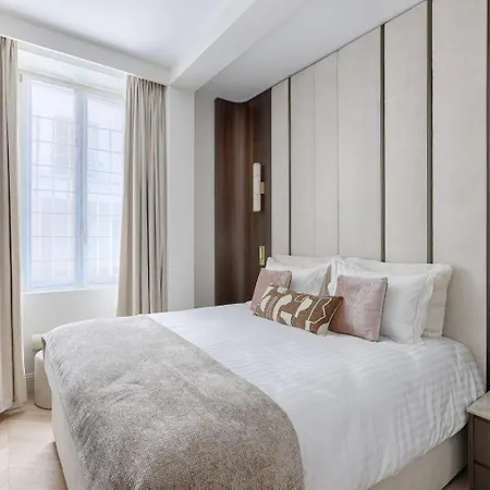 Luxury Near The Eiffel Tower Bed & Breakfast 3*