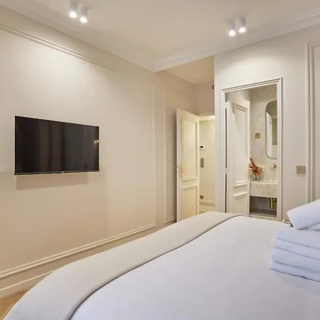 Bed & Breakfast Luxury Near The Eiffel Tower 3*