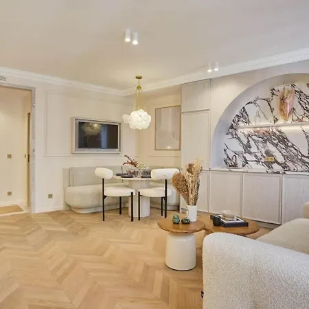 Luxury Near The Eiffel Tower Paris