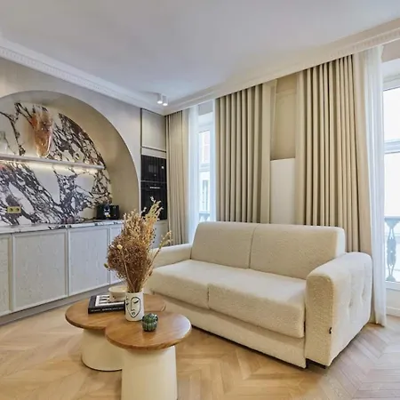 Couette-café Luxury Near The Eiffel Tower 3*
