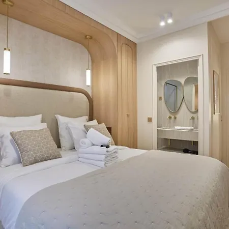 Luxury Apartments Near The Eiffel Tower 3* Párizs