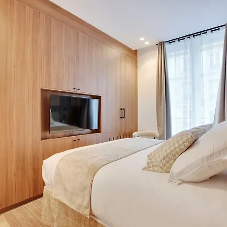 Luxury Near The Eiffel Tower Bed & Breakfast 3*