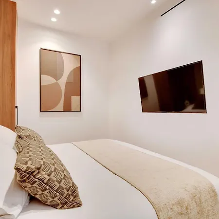 Panzió Luxury Apartments Near The Eiffel Tower