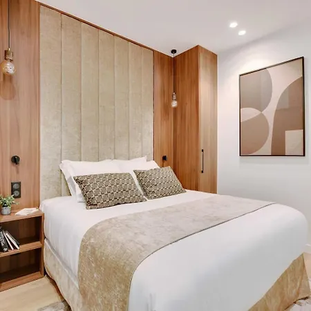 Luxury Apartments Near The Eiffel Tower