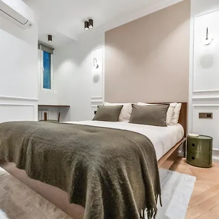 Panzió Luxury Apartments Near The Eiffel Tower