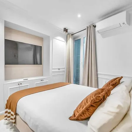 Couette-café Luxury Near The Eiffel Tower 3*