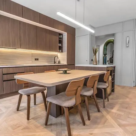 Luxury Near The Eiffel Tower Bed & Breakfast